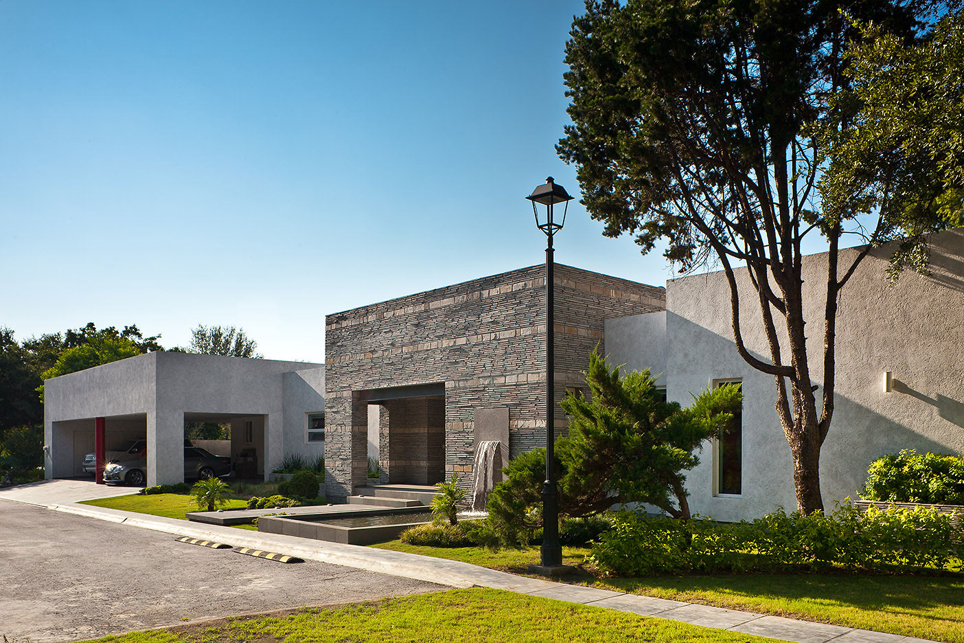 A Spacious and Luminous Modern Home Surrounded by Stunning Gardens in San Pedro Garza Garcia by Arq. Bernardo Hinojosa (5)