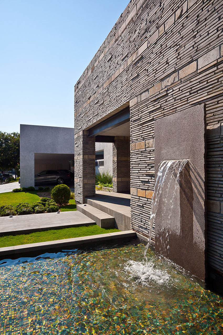 A Spacious and Luminous Modern Home Surrounded by Stunning Gardens in San Pedro Garza Garcia by Arq. Bernardo Hinojosa (8)