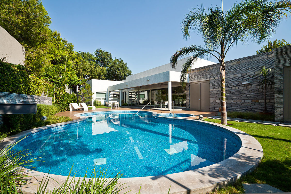 A Spacious and Luminous Modern Home Surrounded by Stunning Gardens in San Pedro Garza Garcia by Arq. Bernardo Hinojosa (9)