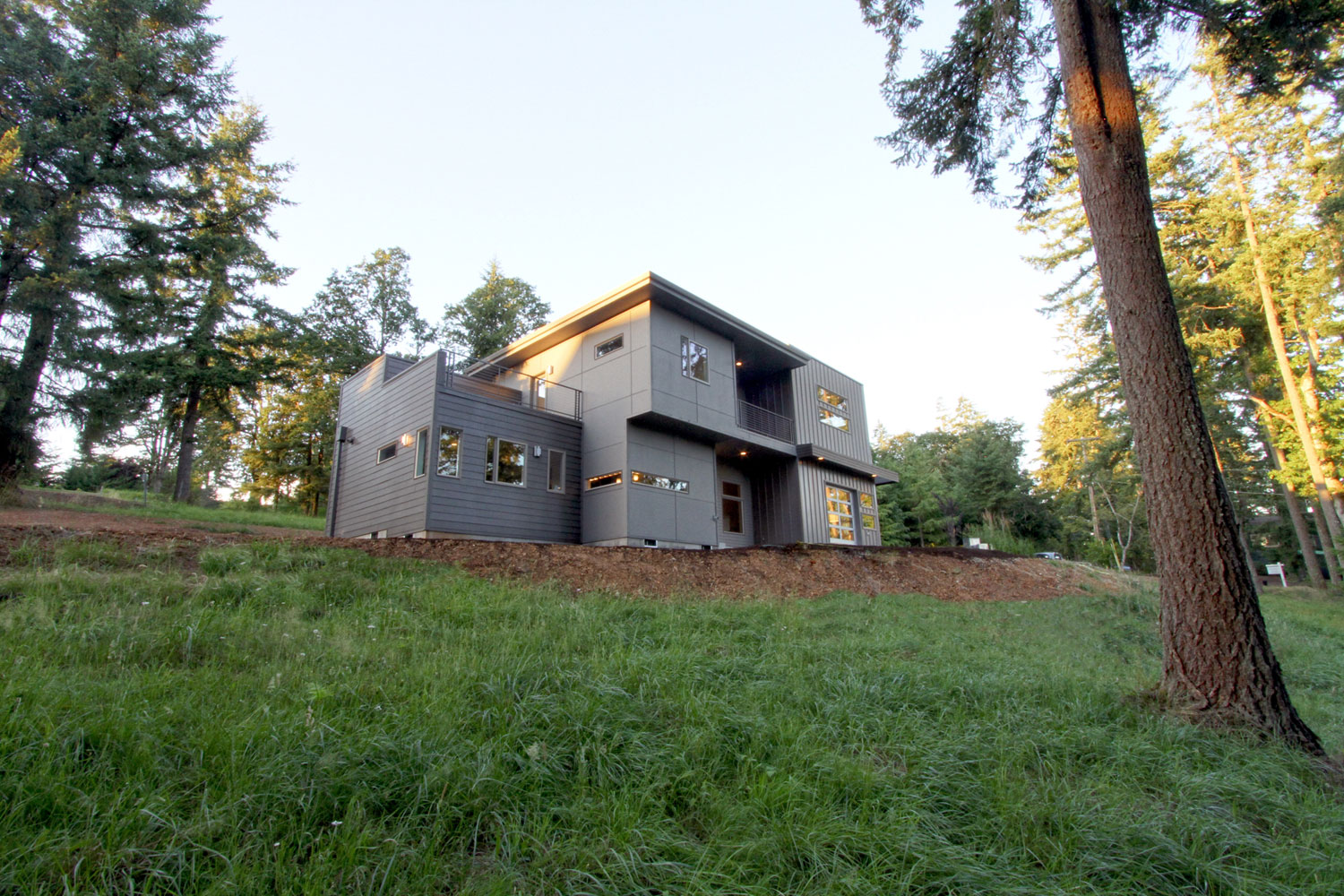 A Spacious and Mid-Century Modern House with Luxurious Interior in Eugene by Jordan Iverson Signature Homes (1)
