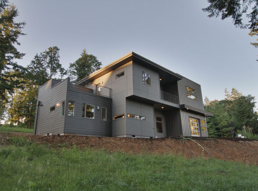 A Spacious and Mid-Century Modern House with Luxurious Interior in Eugene by Jordan Iverson Signature Homes (2)