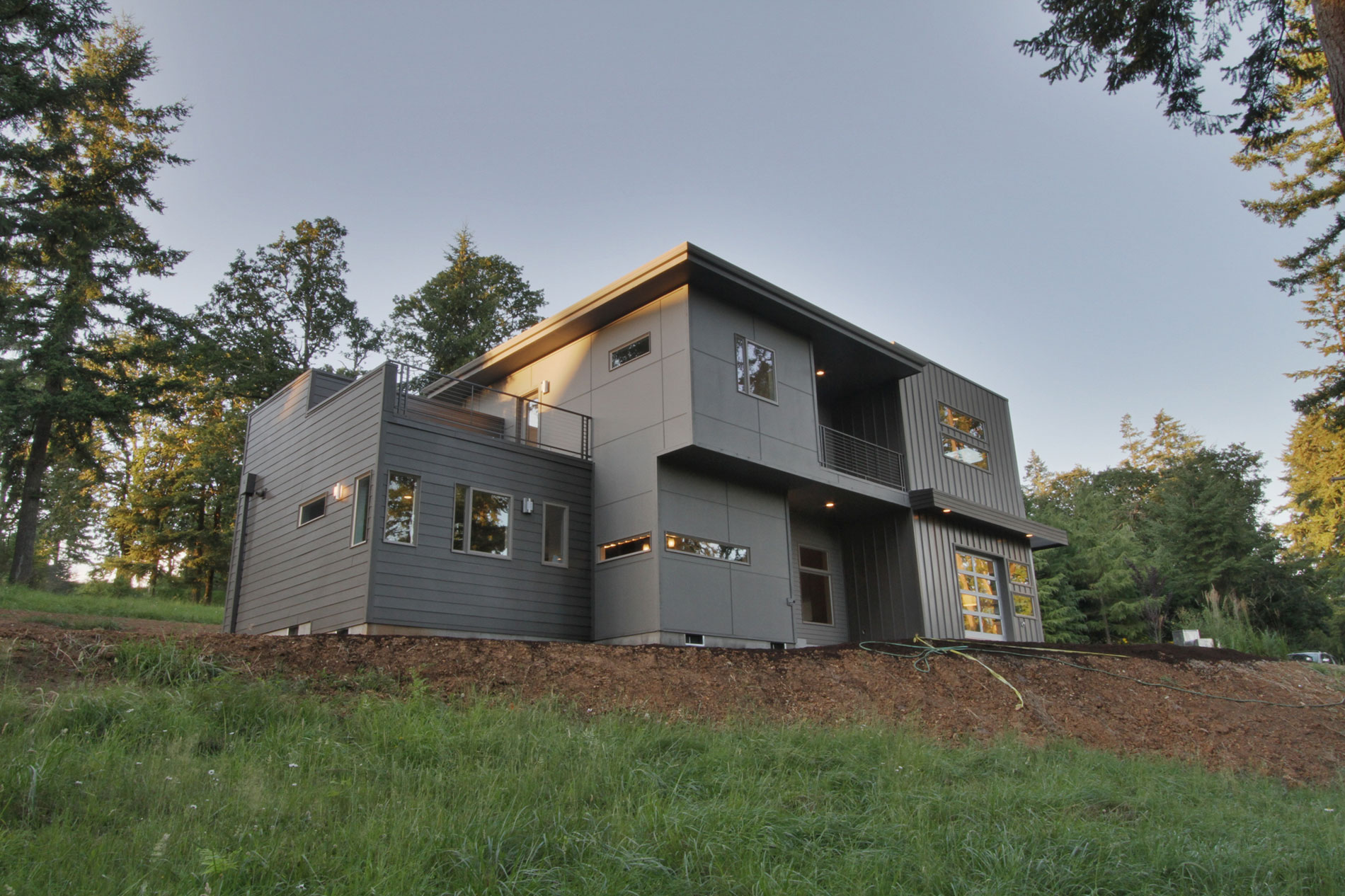 A Spacious and Mid-Century Modern House with Luxurious Interior in Eugene by Jordan Iverson Signature Homes (2)