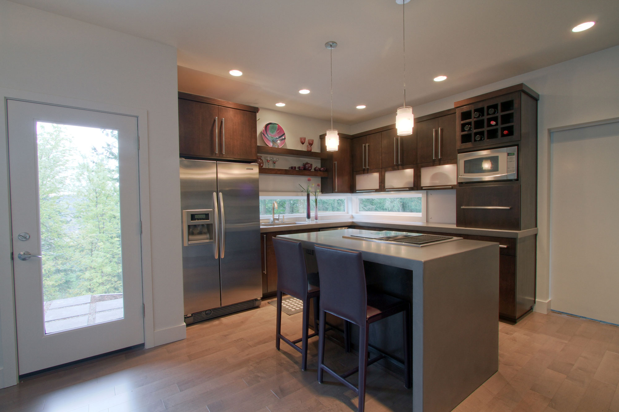A Spacious and Mid-Century Modern House with Luxurious Interior in Eugene by Jordan Iverson Signature Homes (22)