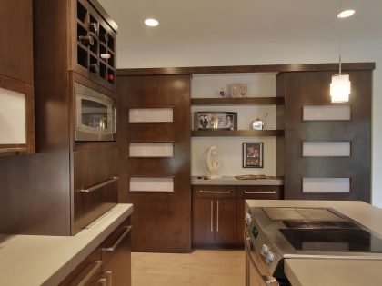 A Spacious and Mid-Century Modern House with Luxurious Interior in Eugene by Jordan Iverson Signature Homes (28)