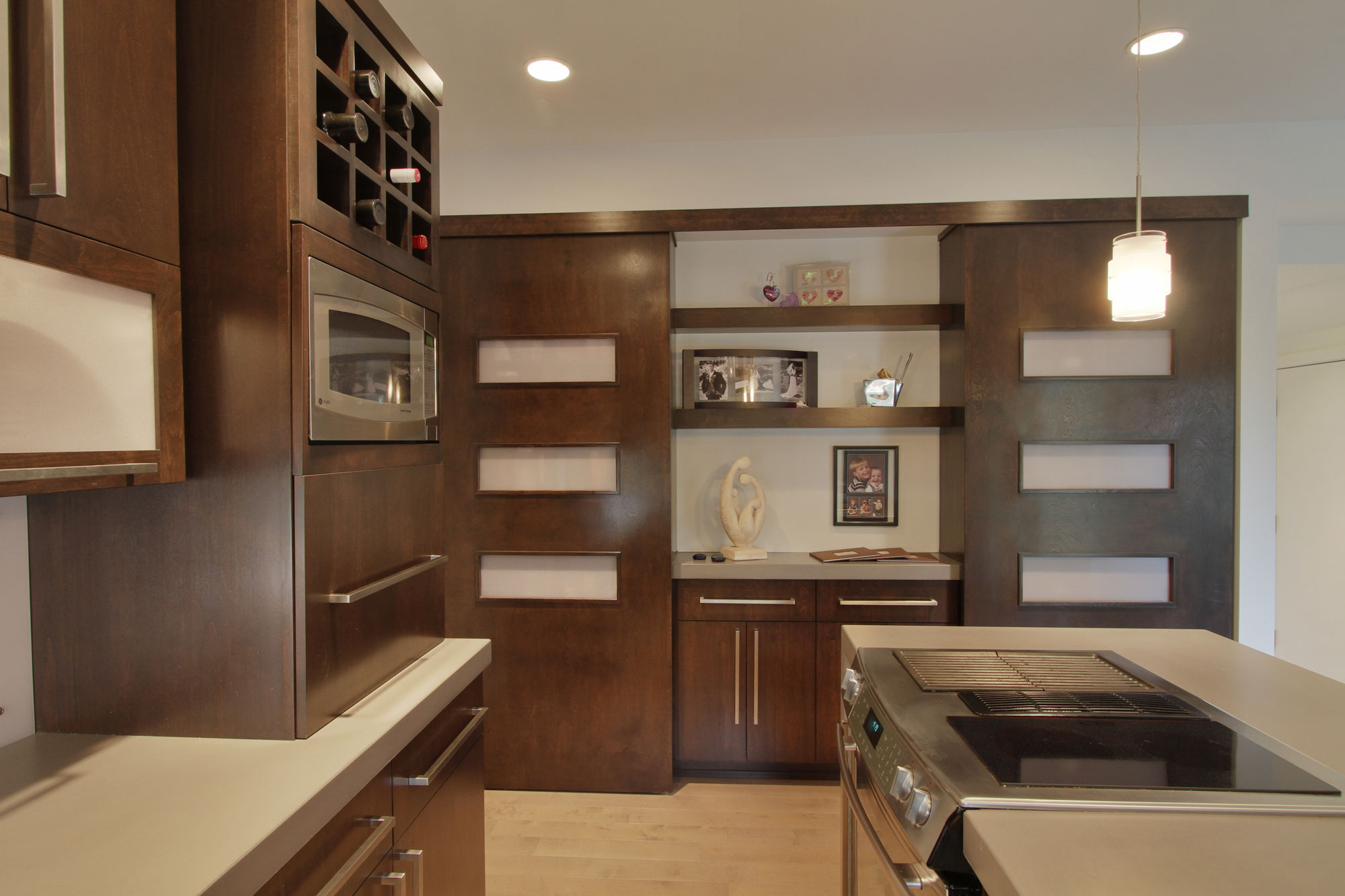 A Spacious and Mid-Century Modern House with Luxurious Interior in Eugene by Jordan Iverson Signature Homes (28)