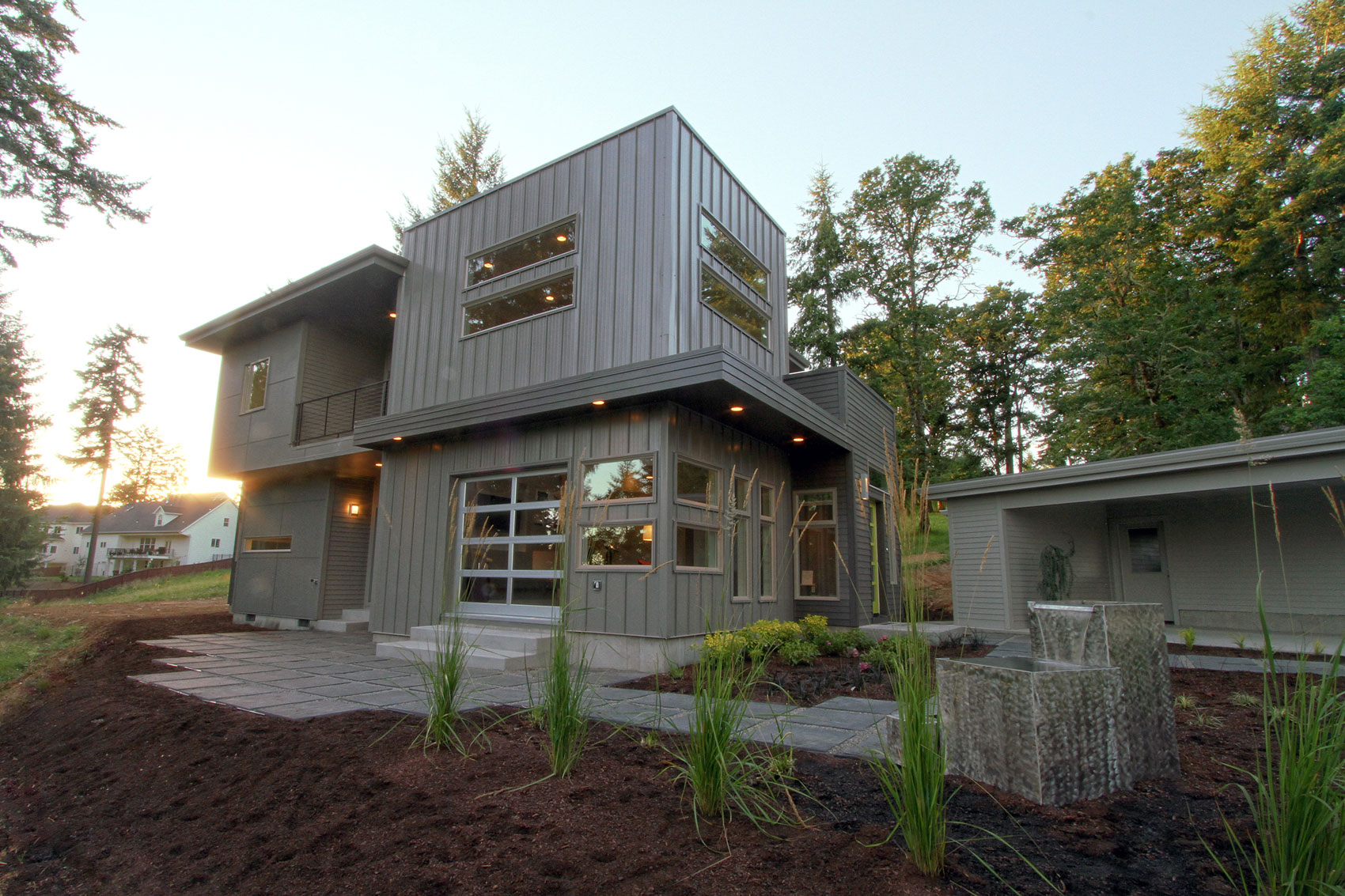 A Spacious and Mid-Century Modern House with Luxurious Interior in Eugene by Jordan Iverson Signature Homes (3)