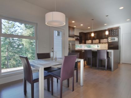 A Spacious and Mid-Century Modern House with Luxurious Interior in Eugene by Jordan Iverson Signature Homes (31)