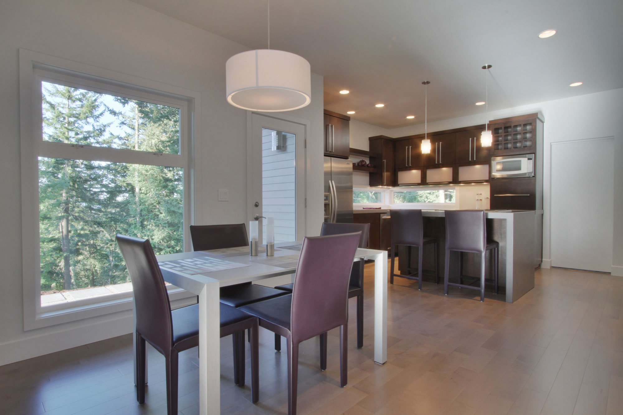 A Spacious and Mid-Century Modern House with Luxurious Interior in Eugene by Jordan Iverson Signature Homes (31)