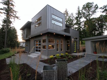 A Spacious and Mid-Century Modern House with Luxurious Interior in Eugene by Jordan Iverson Signature Homes (4)