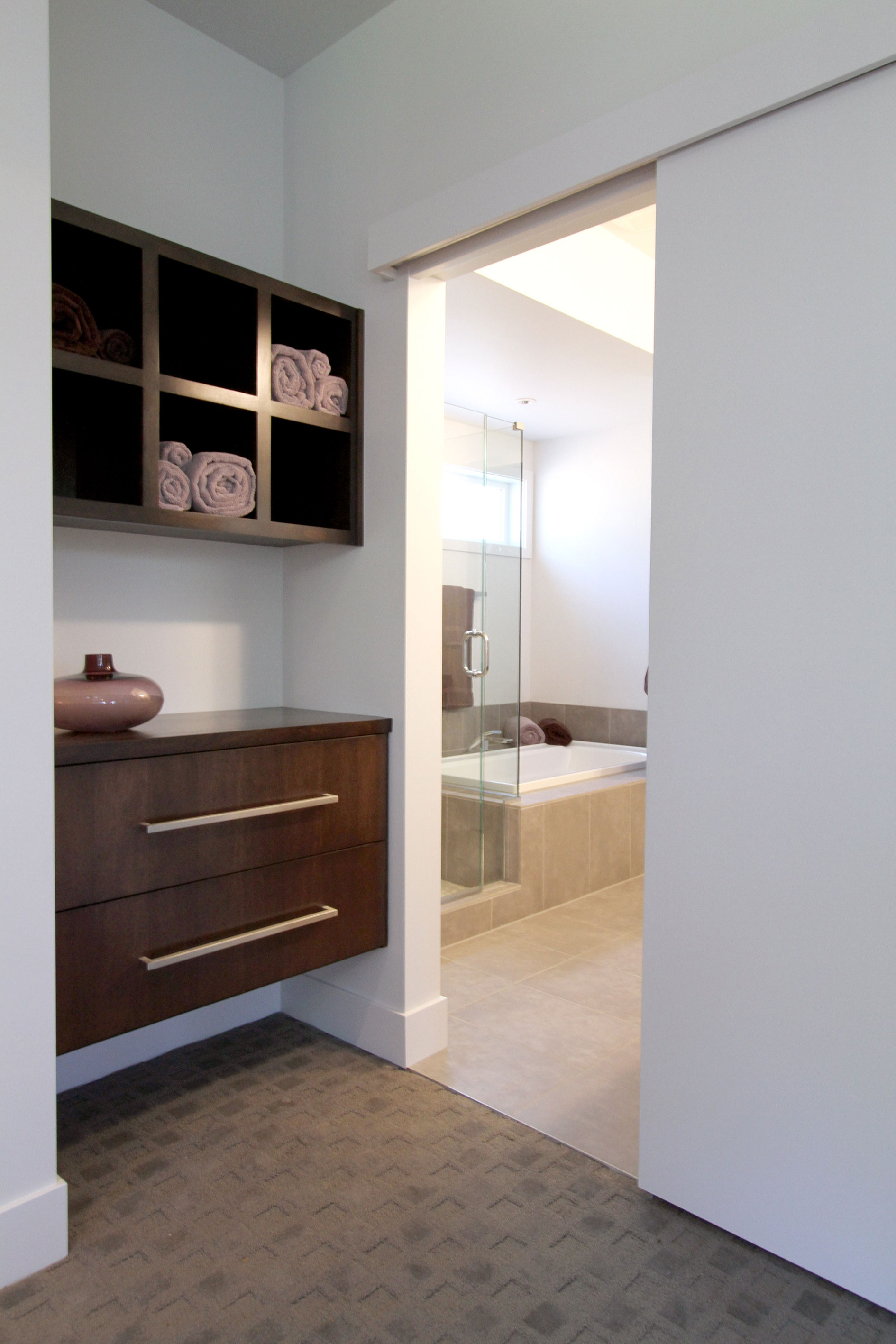 A Spacious and Mid-Century Modern House with Luxurious Interior in Eugene by Jordan Iverson Signature Homes (45)