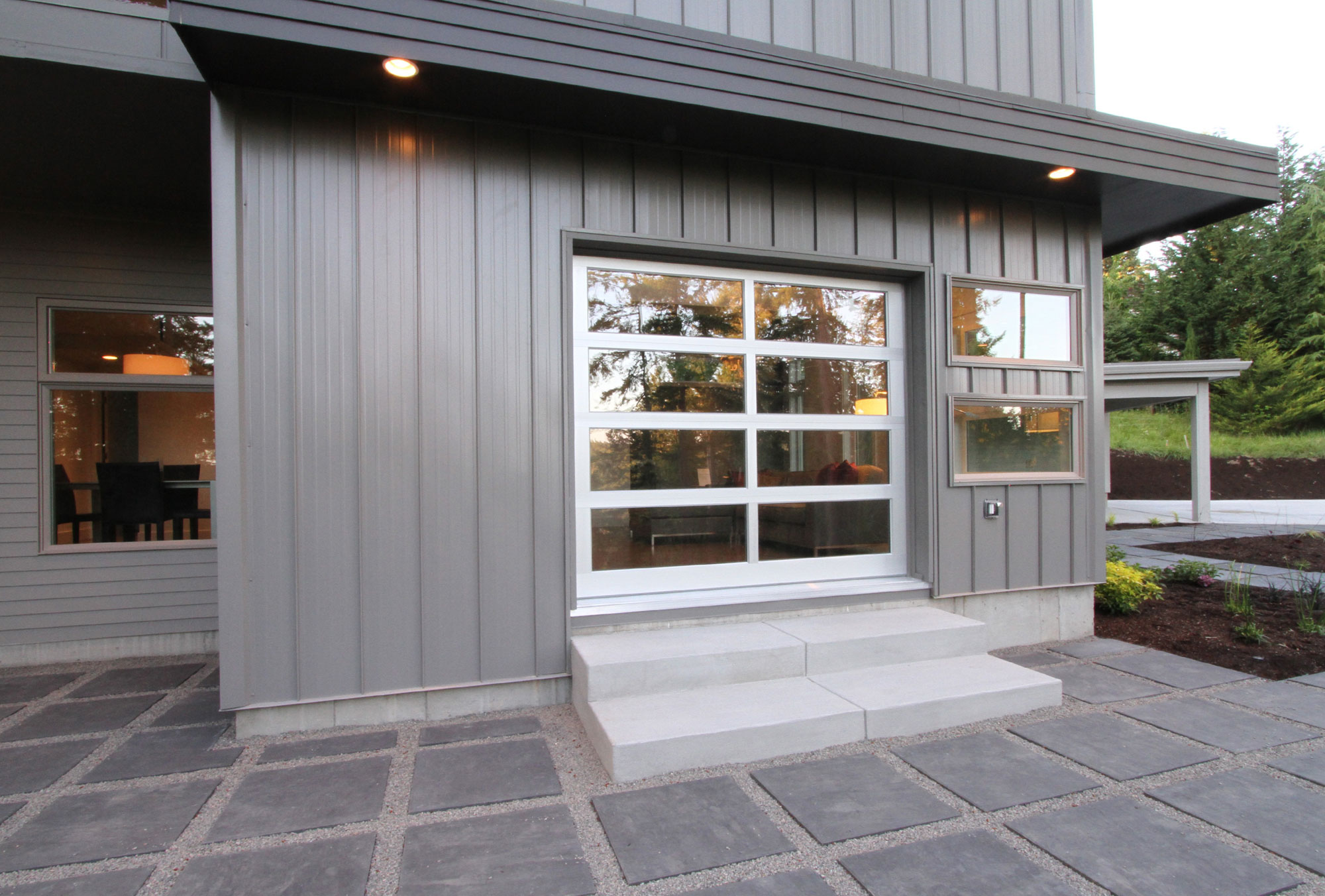 A Spacious and Mid-Century Modern House with Luxurious Interior in Eugene by Jordan Iverson Signature Homes (7)
