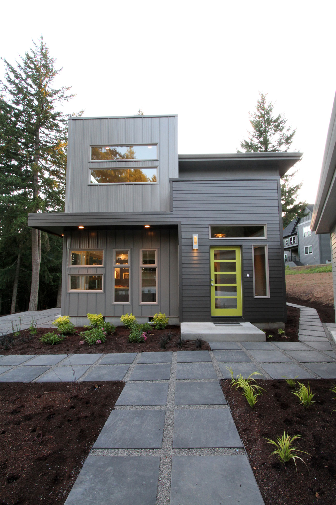 A Spacious and Mid-Century Modern House with Luxurious Interior in Eugene by Jordan Iverson Signature Homes (9)