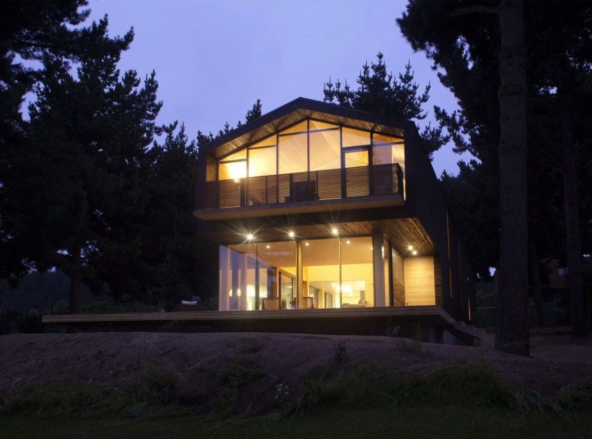 A Spacious and Warm Modern Home Embraced by a Forest of Pines in Zapallar by Raimundo Anguita (10)