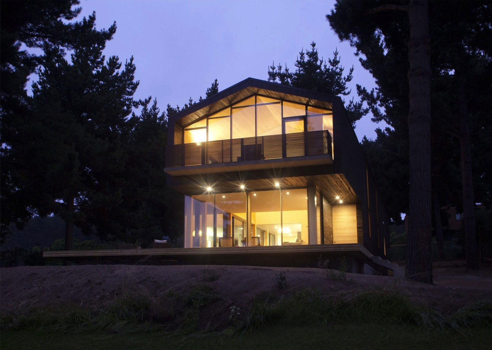 A Spacious and Warm Modern Home Embraced by a Forest of Pines in Zapallar by Raimundo Anguita (10)