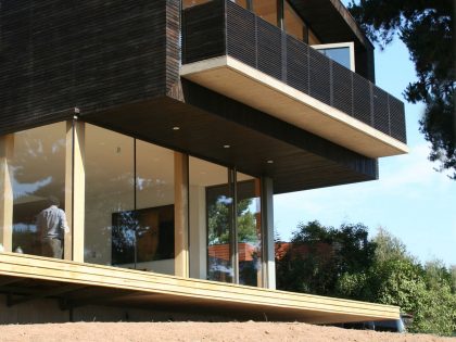 A Spacious and Warm Modern Home Embraced by a Forest of Pines in Zapallar by Raimundo Anguita (2)