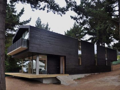 A Spacious and Warm Modern Home Embraced by a Forest of Pines in Zapallar by Raimundo Anguita (3)