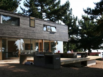 A Spacious and Warm Modern Home Embraced by a Forest of Pines in Zapallar by Raimundo Anguita (5)