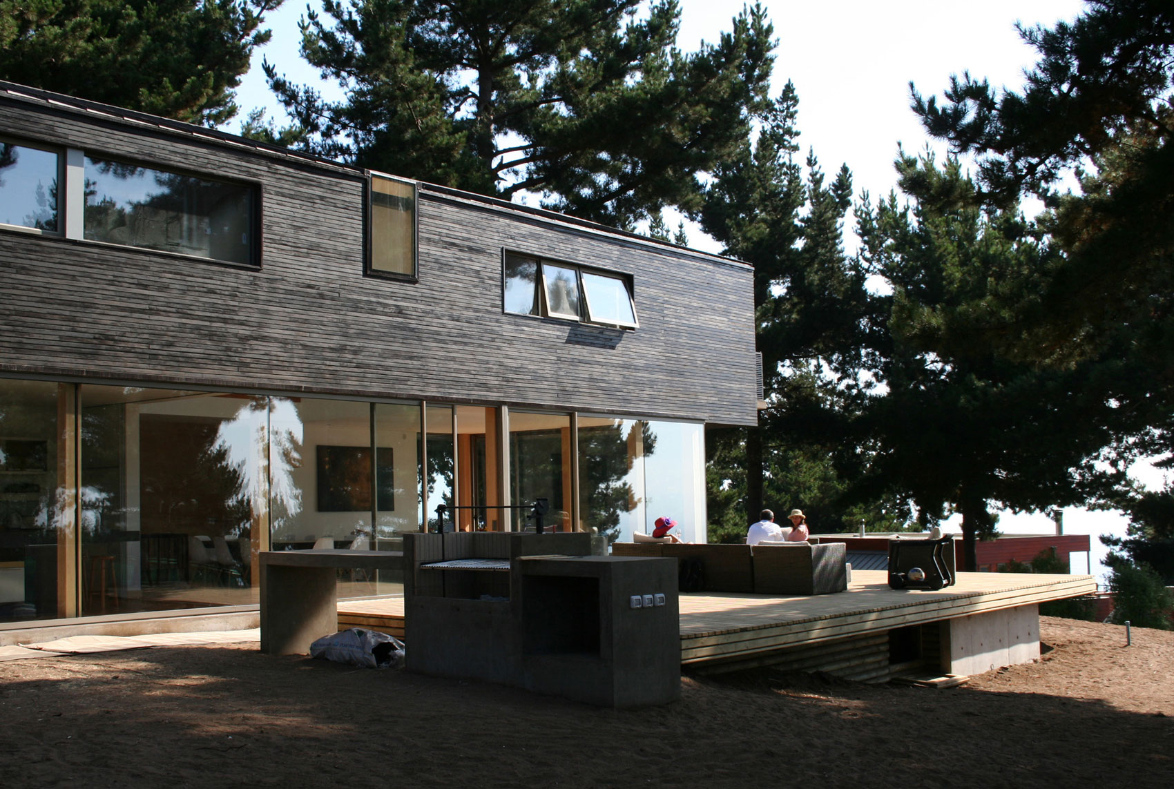 A Spacious and Warm Modern Home Embraced by a Forest of Pines in Zapallar by Raimundo Anguita (5)