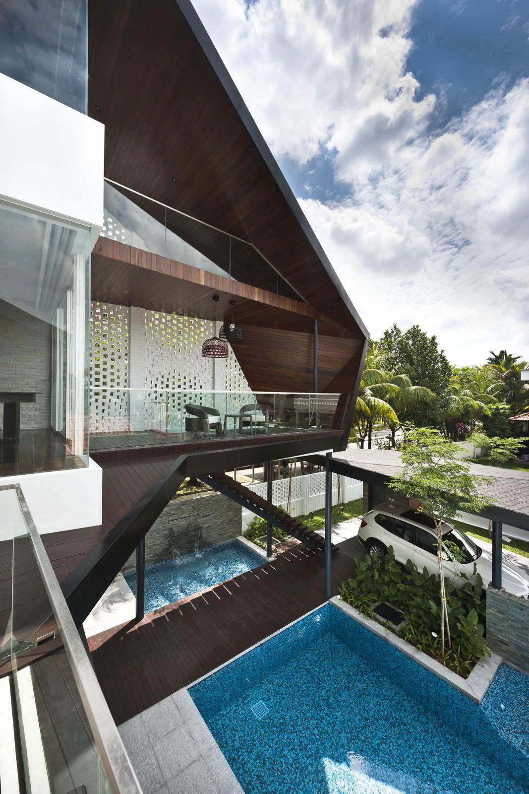 A Spacious and Warm Semi-Detached House with Angular Pitched Canopy in Singapore by A D Lab (6)