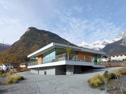 A Spectacular Concrete House Surrounded by Vineyard and Mountain Views of Chamoson