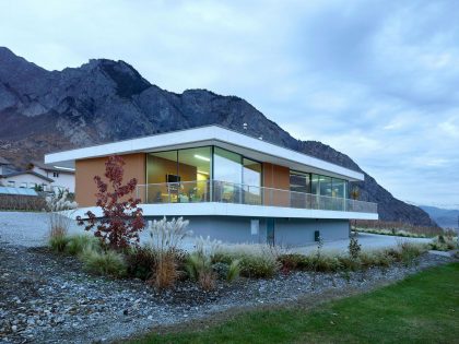 A Spectacular Concrete House Surrounded by Vineyard and Mountain Views of Chamoson by savioz fabrizzi architectes (11)