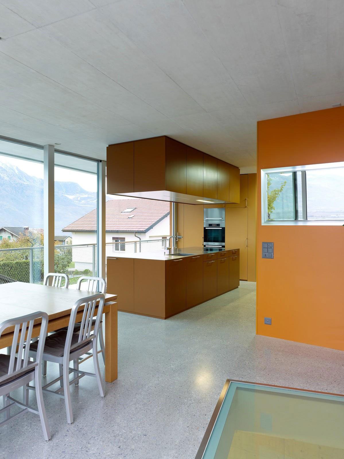 A Spectacular Concrete House Surrounded by Vineyard and Mountain Views of Chamoson by savioz fabrizzi architectes (6)