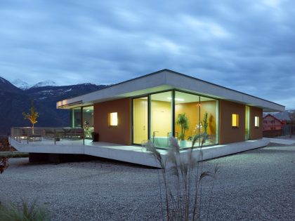 A Spectacular Concrete House Surrounded by Vineyard and Mountain Views of Chamoson by savioz fabrizzi architectes (9)