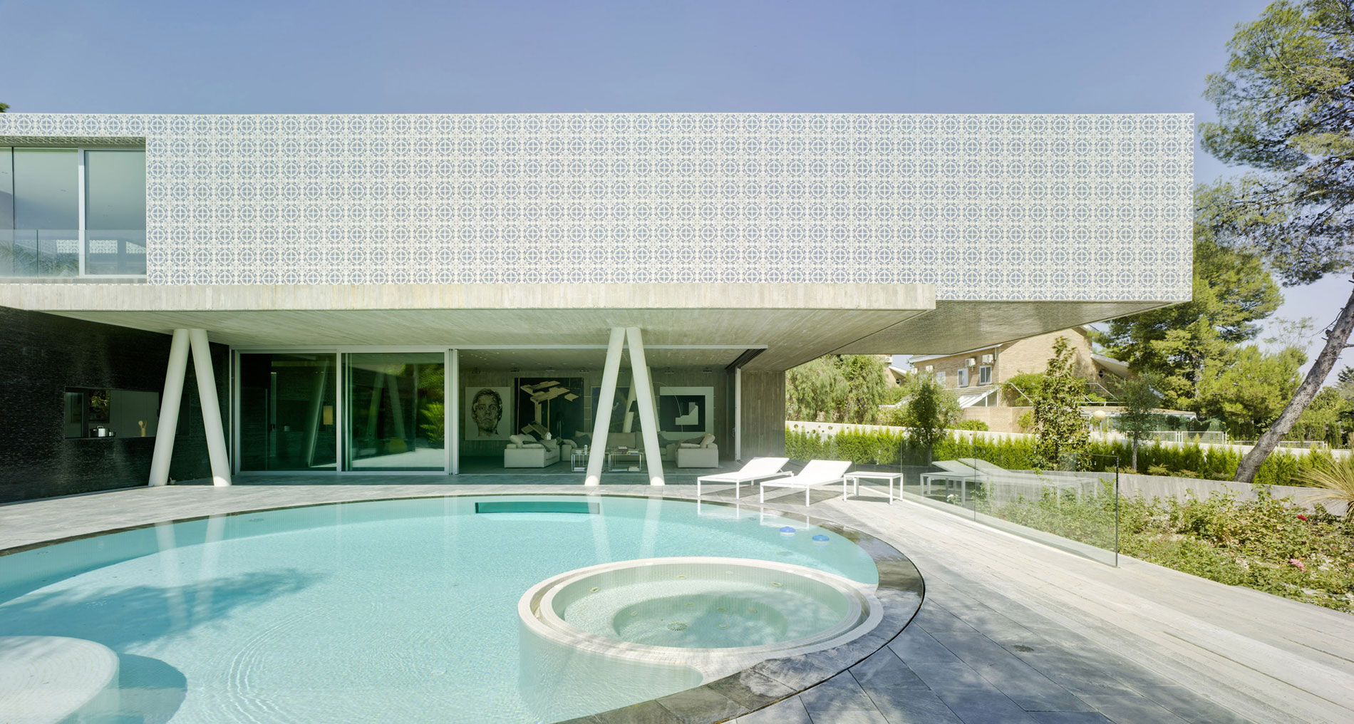 A Spectacular Crossed House with Extreme Concrete Cantilever Over the Pool in Guadalupe by Clavel Arquitectos (2)