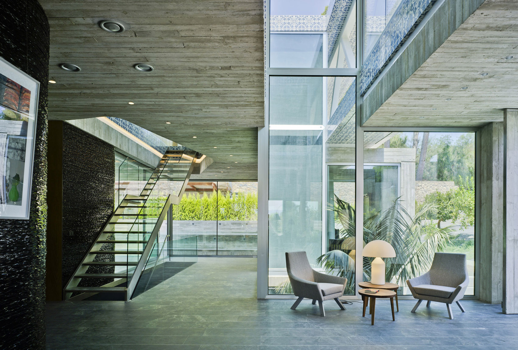 A Spectacular Crossed House with Extreme Concrete Cantilever Over the Pool in Guadalupe by Clavel Arquitectos (3)