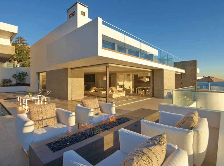 A Spectacular Family Beach Home Overlooking the Pacific Ocean in Laguna Beach by Horst Architects & Aria Design (1)