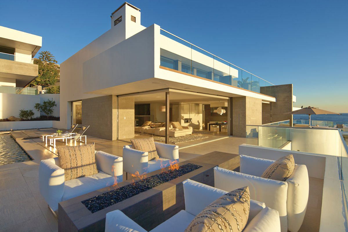 A Spectacular Family Beach Home Overlooking the Pacific Ocean in Laguna Beach by Horst Architects & Aria Design (1)