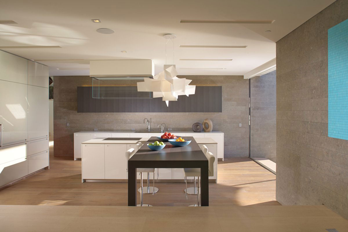 A Spectacular Family Beach Home Overlooking the Pacific Ocean in Laguna Beach by Horst Architects & Aria Design (10)