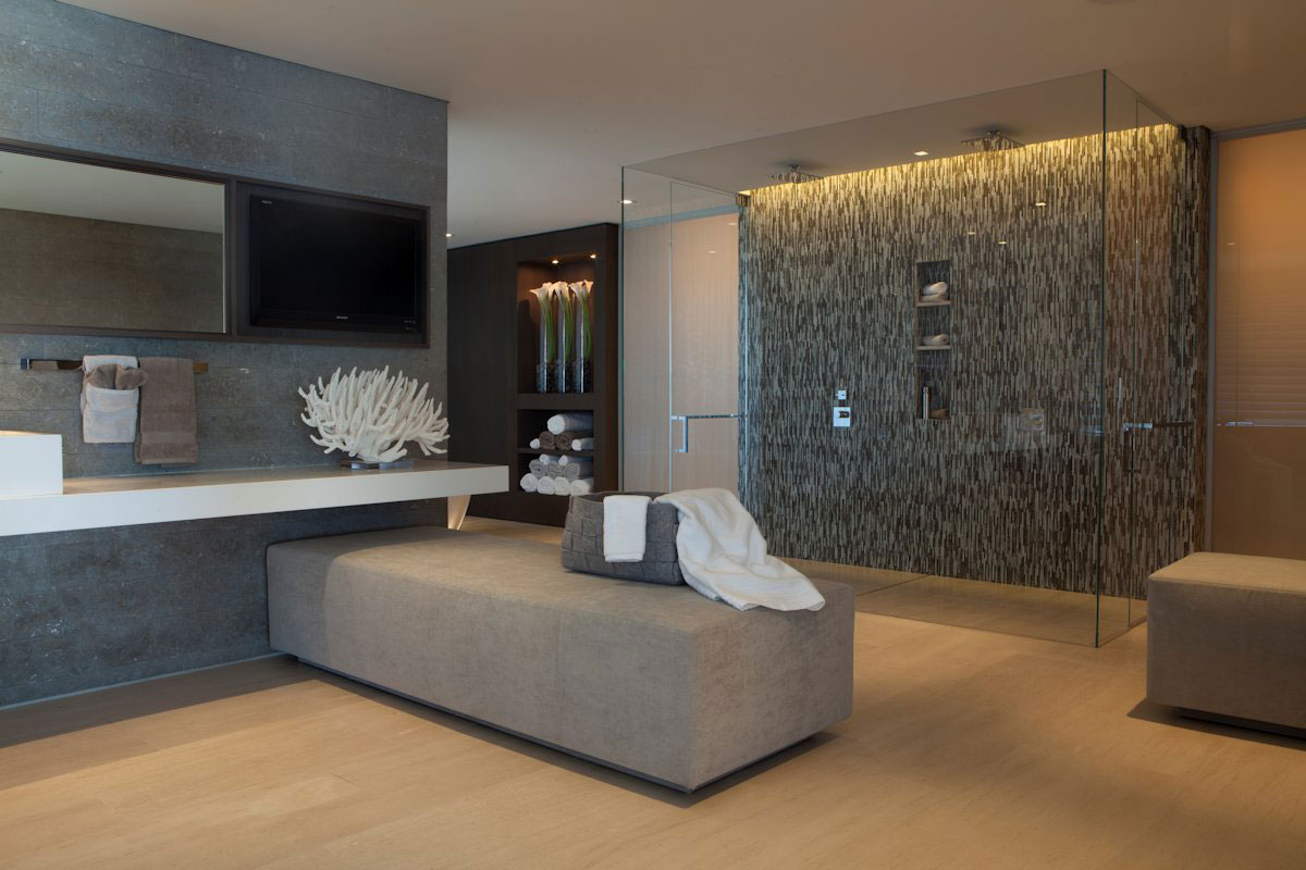 A Spectacular Family Beach Home Overlooking the Pacific Ocean in Laguna Beach by Horst Architects & Aria Design (14)