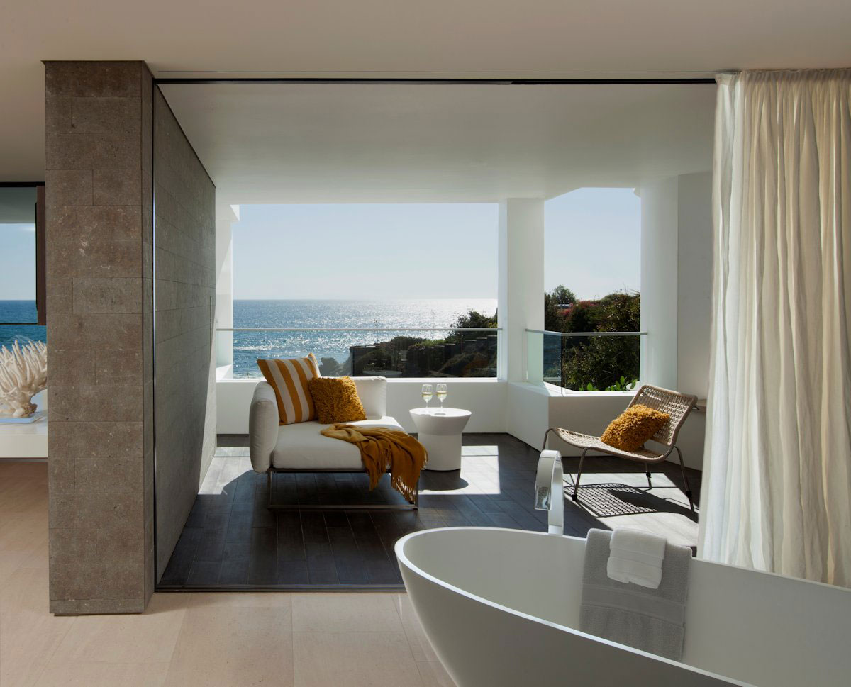 A Spectacular Family Beach Home Overlooking the Pacific Ocean in Laguna Beach by Horst Architects & Aria Design (16)