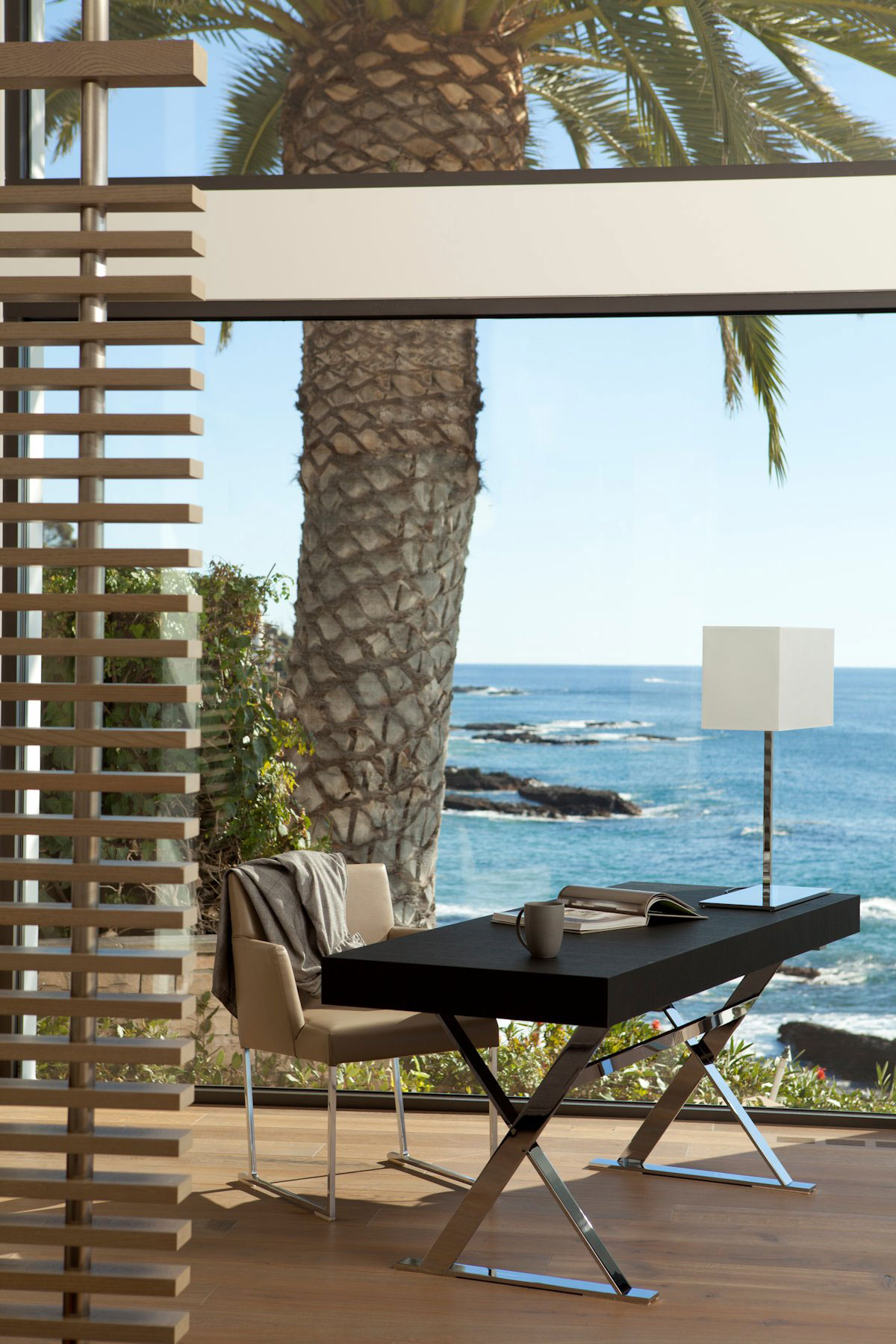 A Spectacular Family Beach Home Overlooking the Pacific Ocean in Laguna Beach by Horst Architects & Aria Design (18)