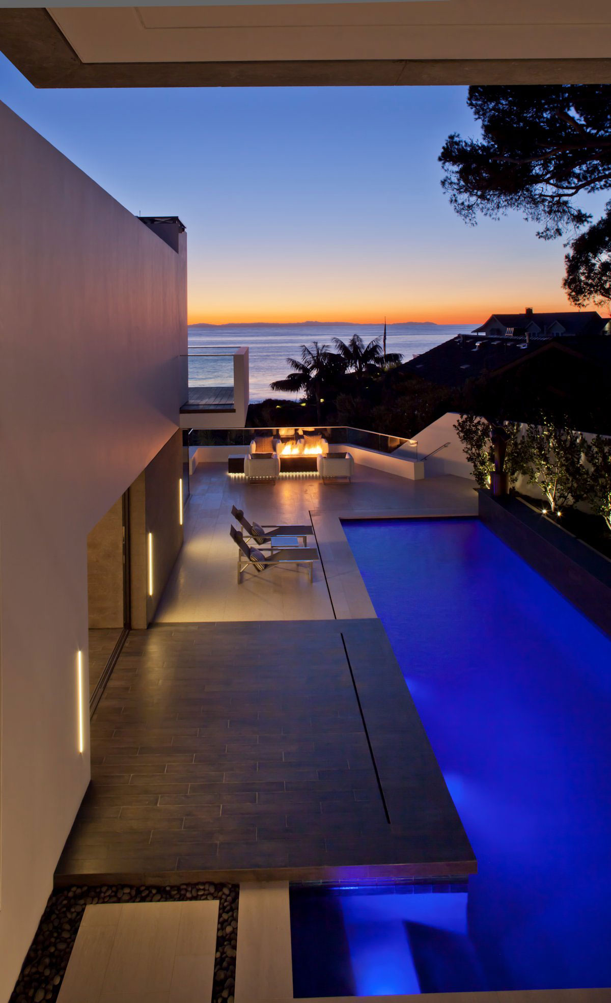 A Spectacular Family Beach Home Overlooking the Pacific Ocean in Laguna Beach by Horst Architects & Aria Design (22)