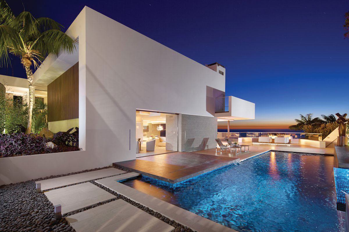 A Spectacular Family Beach Home Overlooking the Pacific Ocean in Laguna Beach by Horst Architects & Aria Design (25)