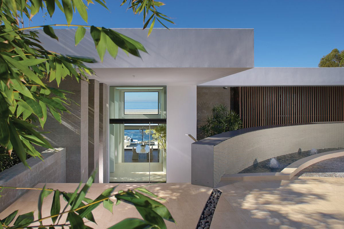 A Spectacular Family Beach Home Overlooking the Pacific Ocean in Laguna Beach by Horst Architects & Aria Design (3)