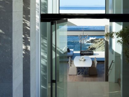 A Spectacular Family Beach Home Overlooking the Pacific Ocean in Laguna Beach by Horst Architects & Aria Design (4)