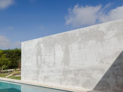 A Spectacular Modern House Surrounded by the Beautiful Landscape of Sintra, Portugal by Estúdio Urbano (11)