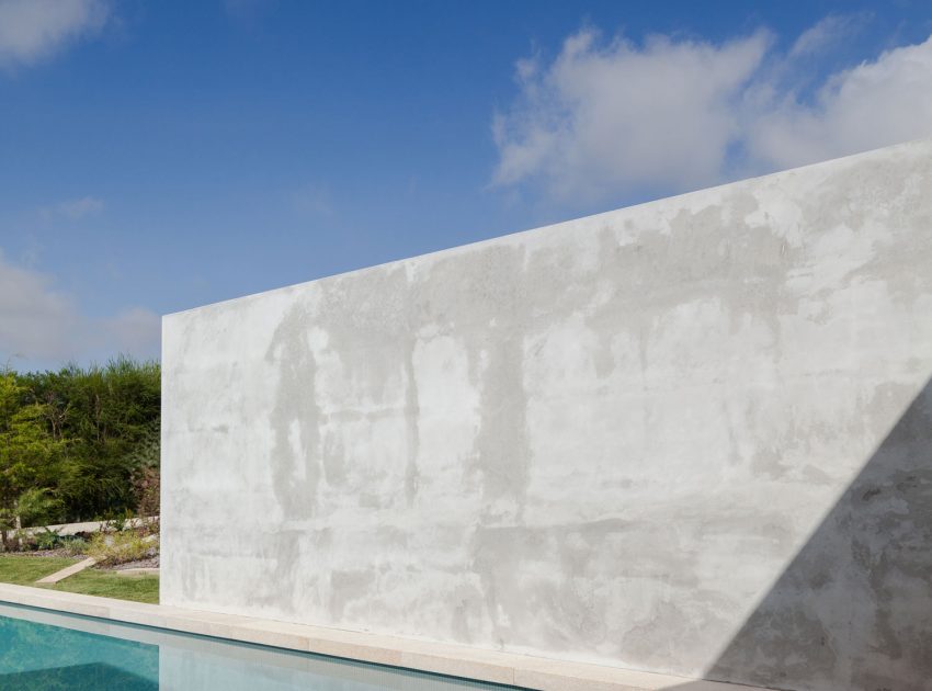 A Spectacular Modern House Surrounded by the Beautiful Landscape of Sintra, Portugal by Estúdio Urbano (11)