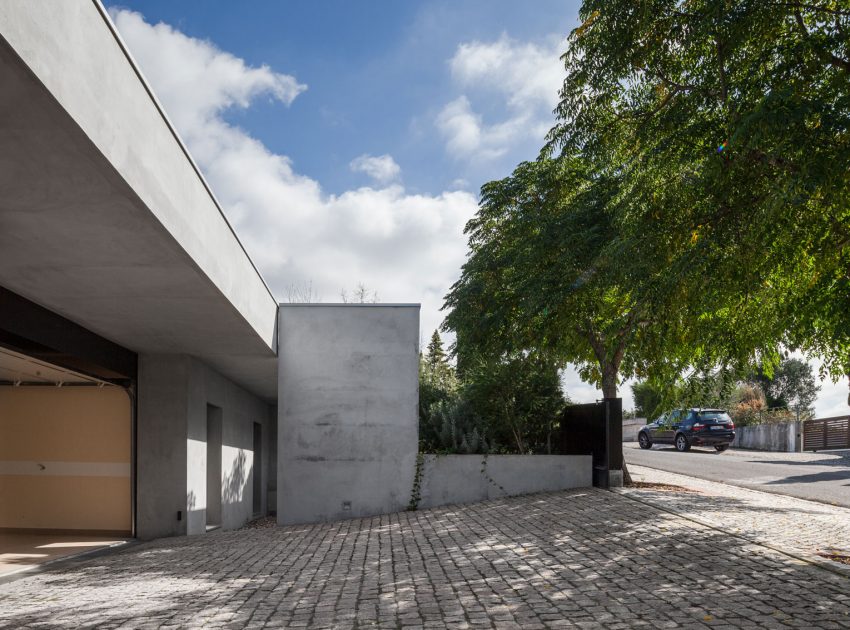 A Spectacular Modern House Surrounded by the Beautiful Landscape of Sintra, Portugal by Estúdio Urbano (19)