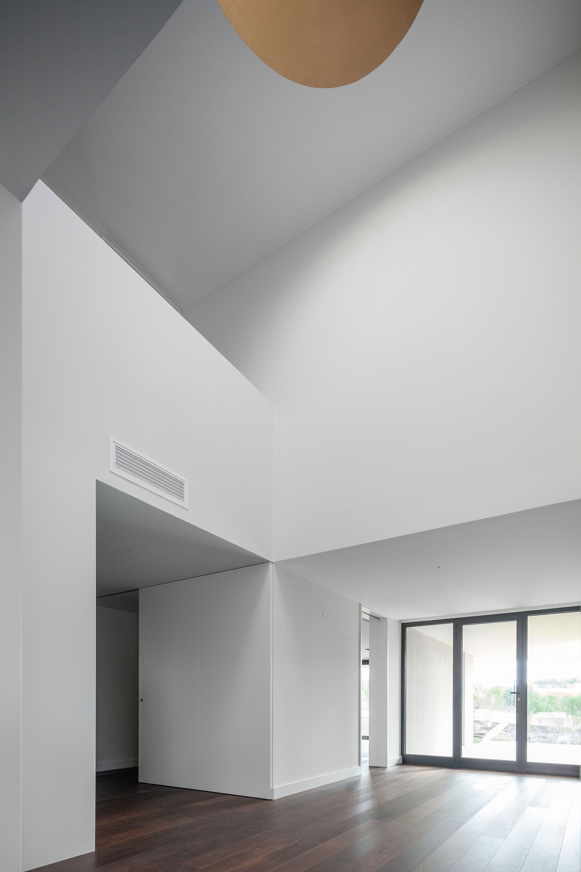 A Spectacular Modern House Surrounded by the Beautiful Landscape of Sintra, Portugal by Estúdio Urbano (23)