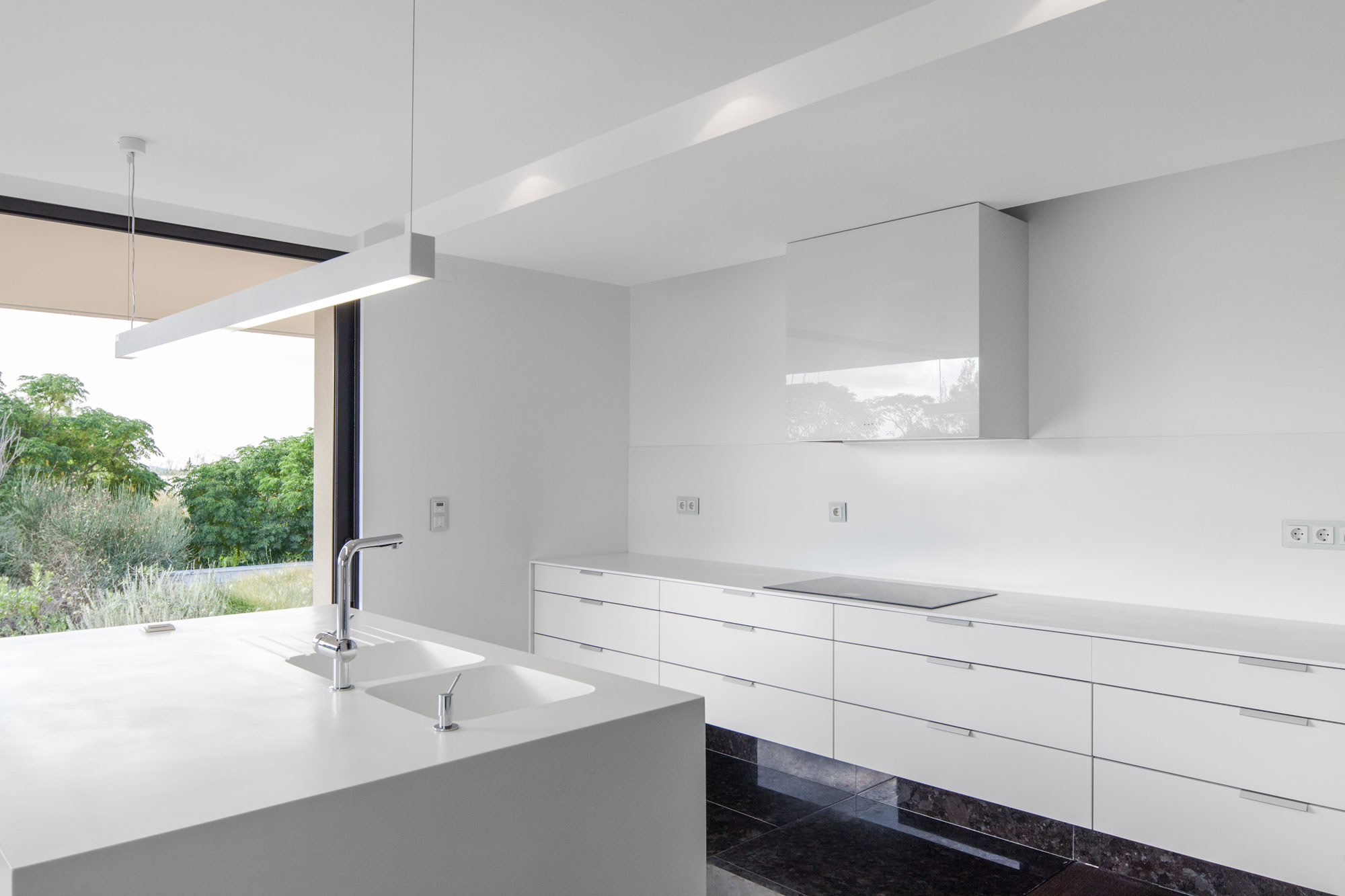 A Spectacular Modern House Surrounded by the Beautiful Landscape of Sintra, Portugal by Estúdio Urbano (29)