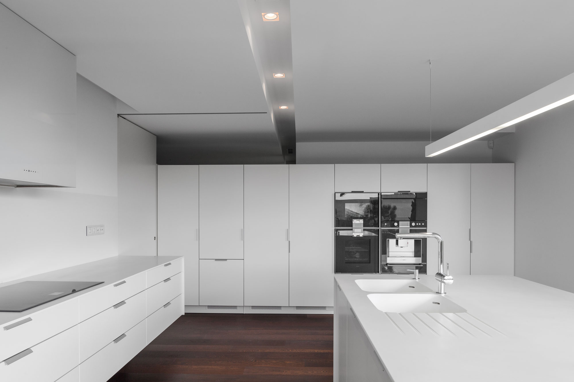 A Spectacular Modern House Surrounded by the Beautiful Landscape of Sintra, Portugal by Estúdio Urbano (30)