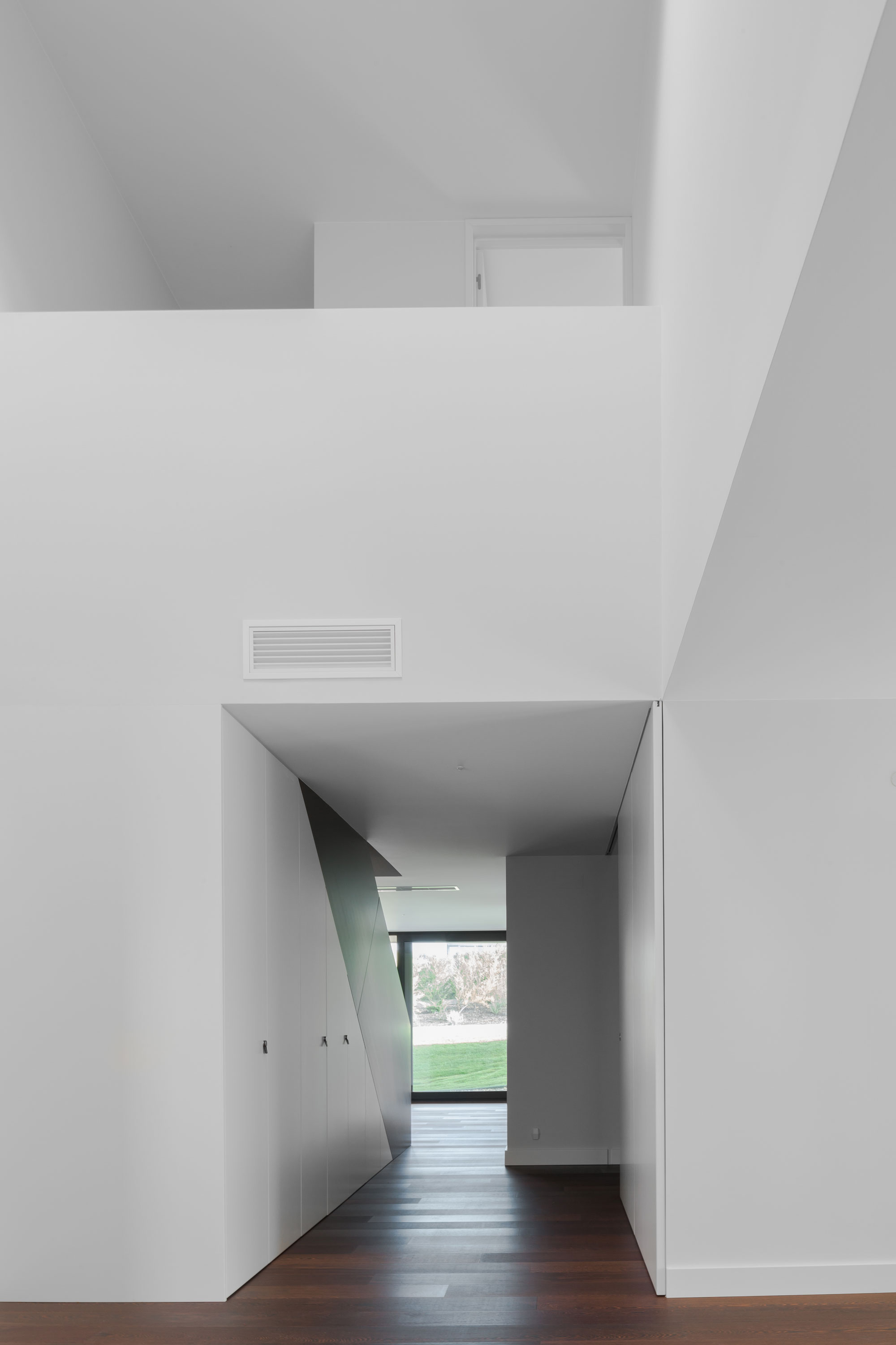 A Spectacular Modern House Surrounded by the Beautiful Landscape of Sintra, Portugal by Estúdio Urbano (31)