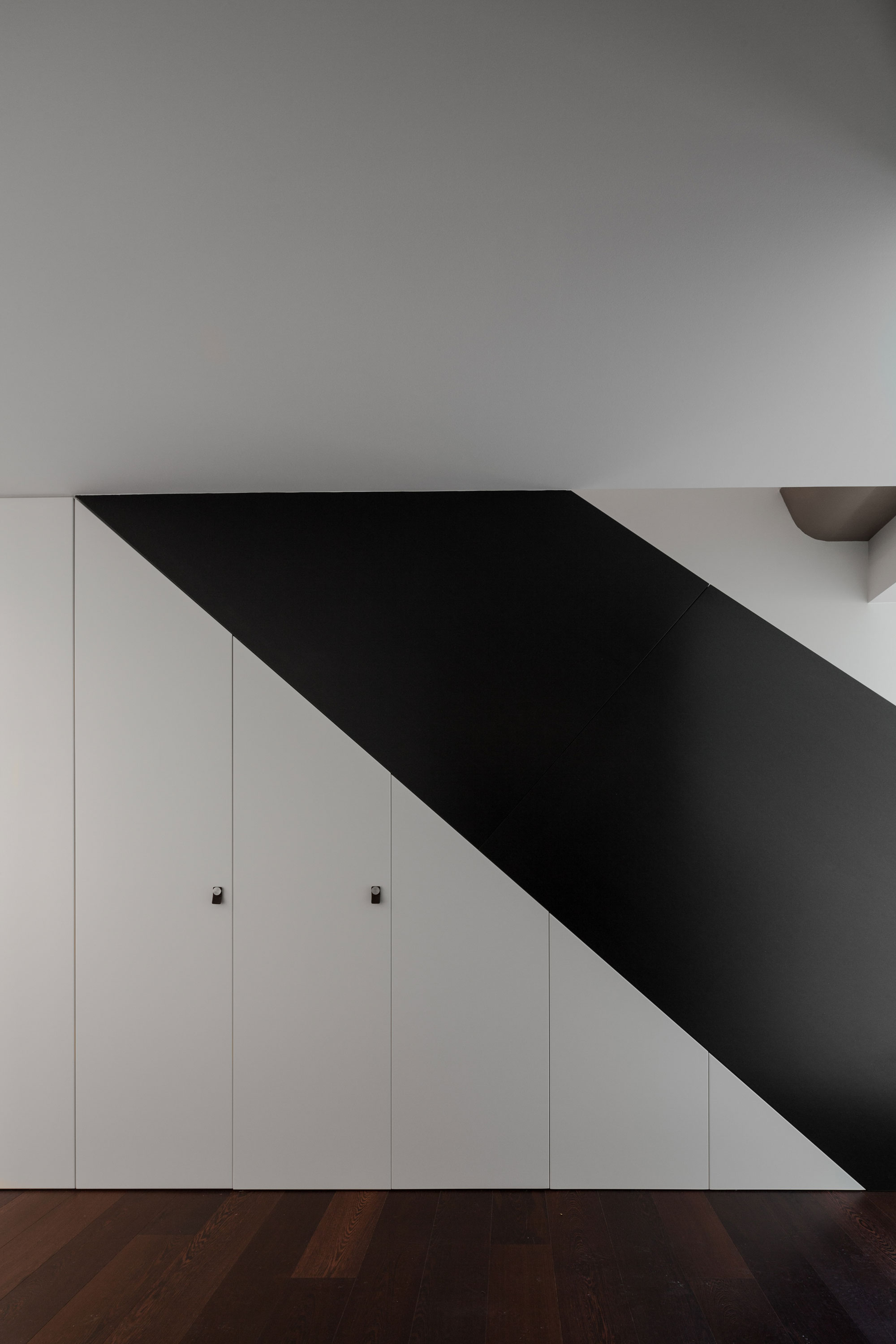 A Spectacular Modern House Surrounded by the Beautiful Landscape of Sintra, Portugal by Estúdio Urbano (32)