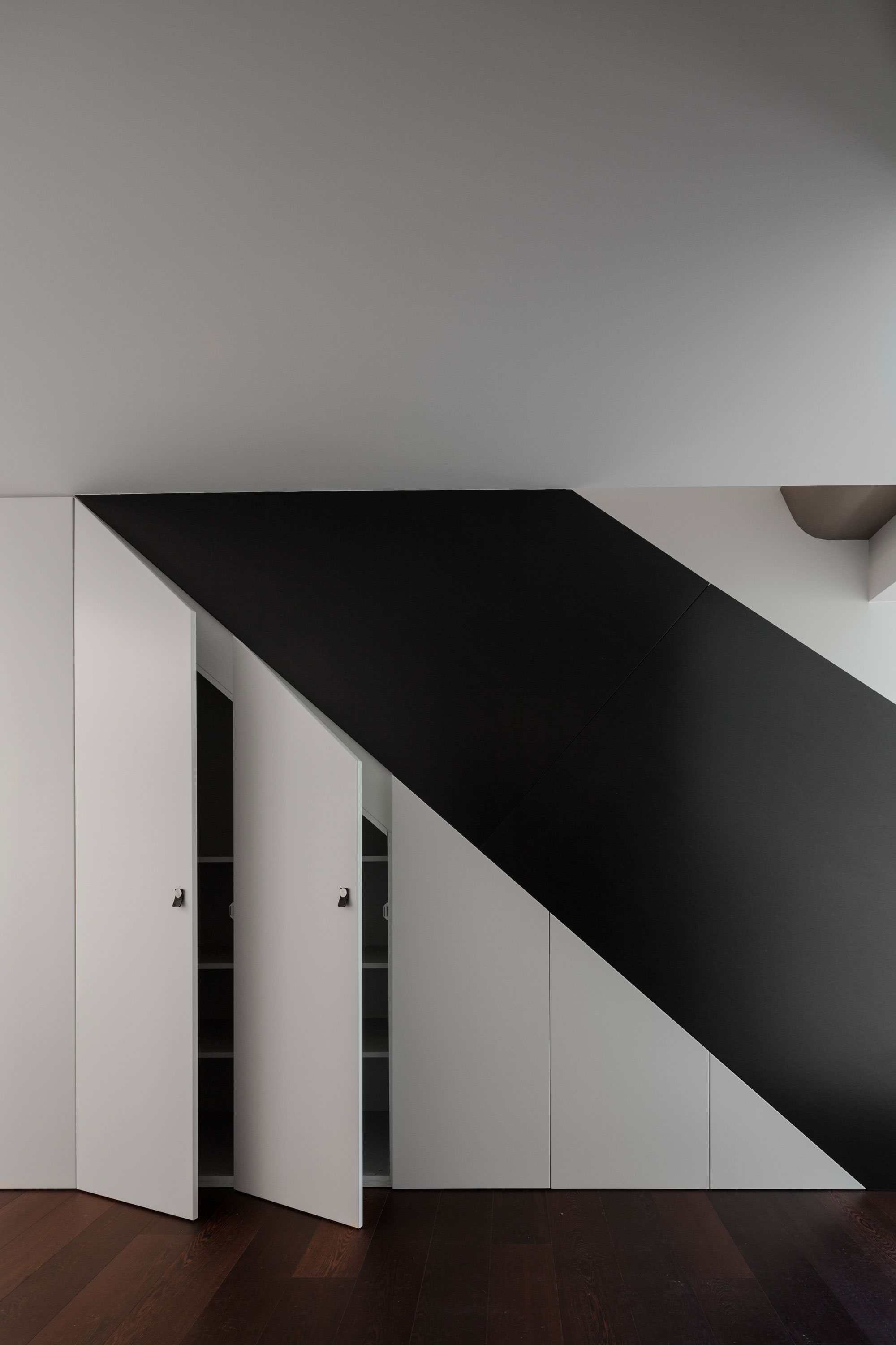A Spectacular Modern House Surrounded by the Beautiful Landscape of Sintra, Portugal by Estúdio Urbano (33)