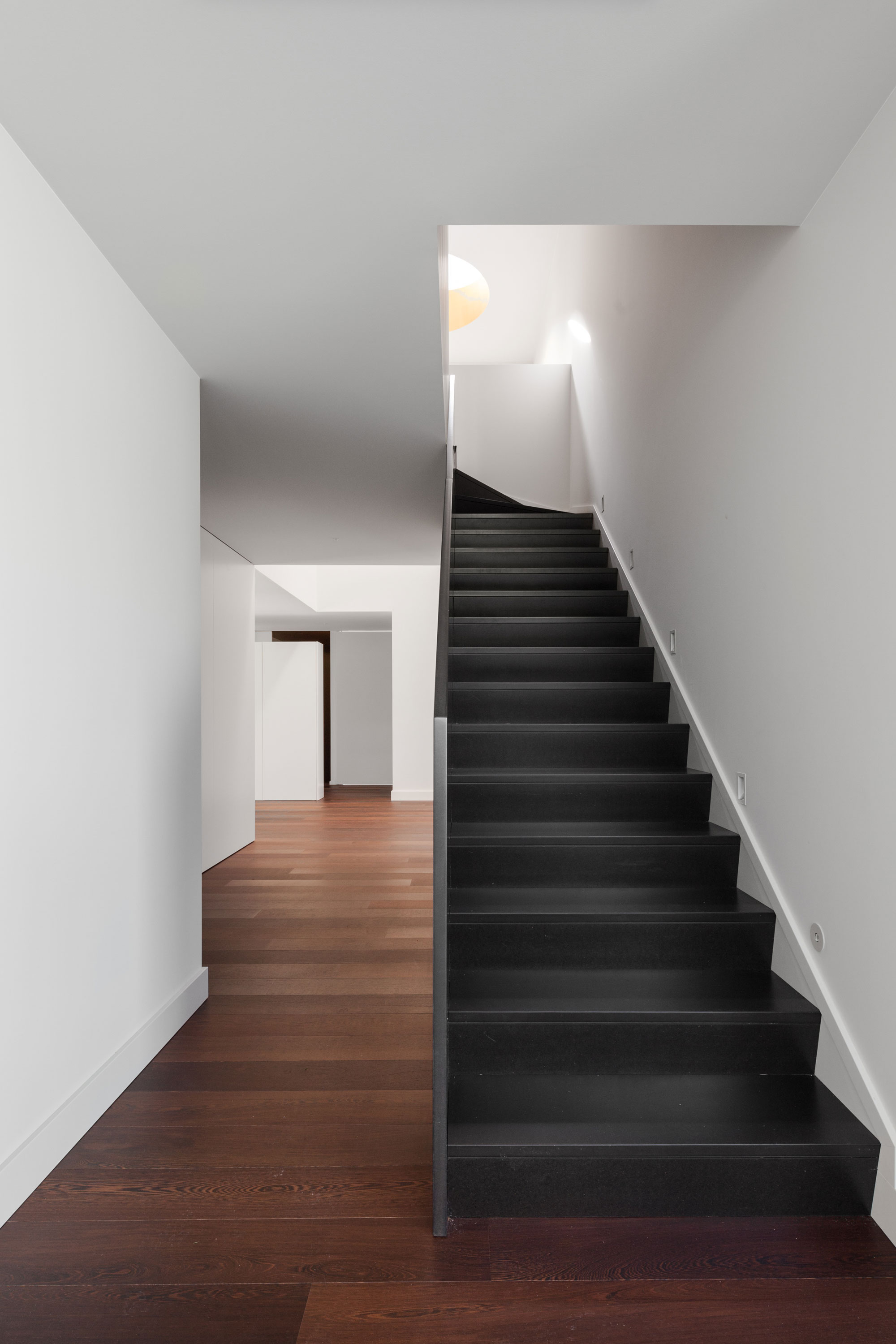 A Spectacular Modern House Surrounded by the Beautiful Landscape of Sintra, Portugal by Estúdio Urbano (34)