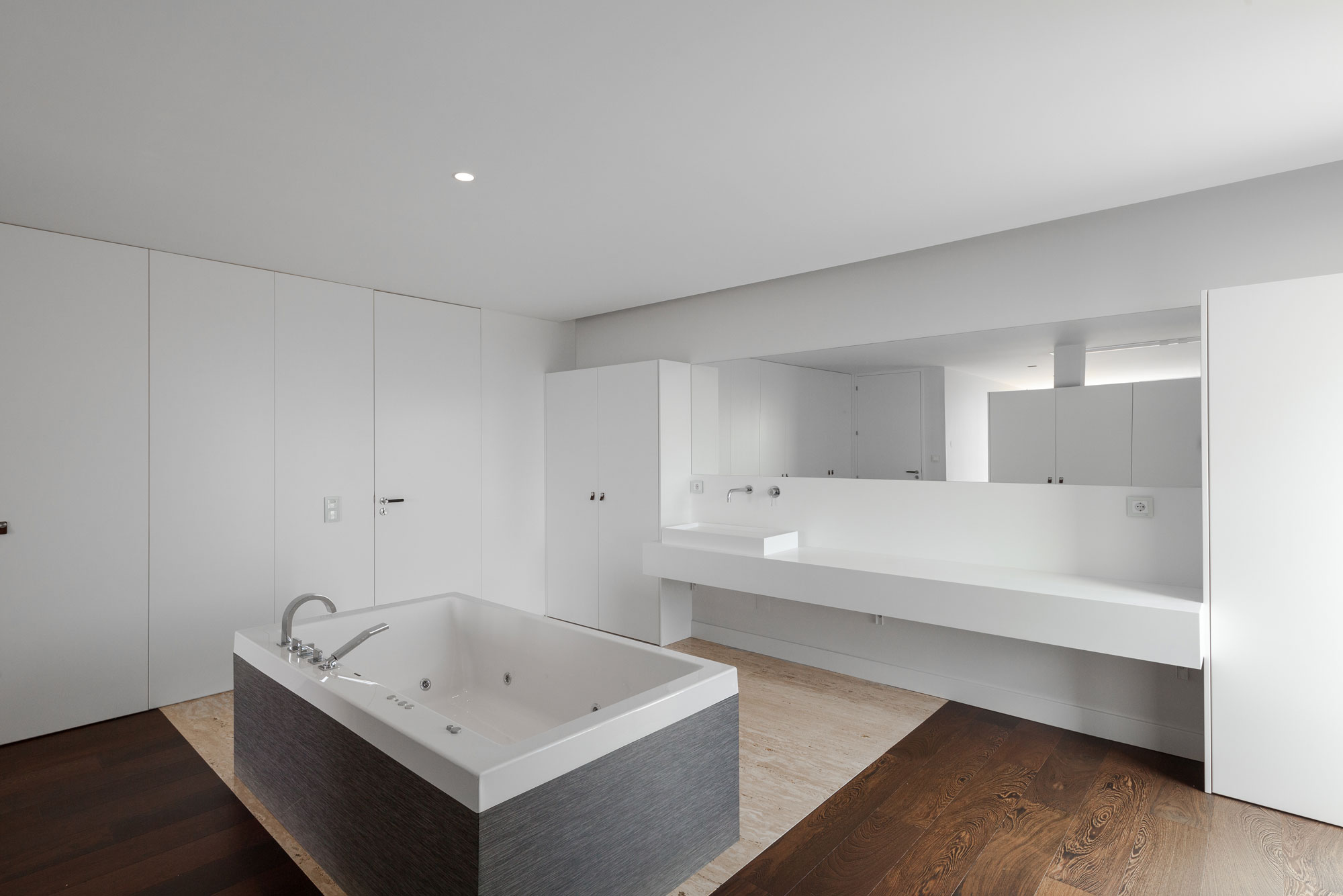 A Spectacular Modern House Surrounded by the Beautiful Landscape of Sintra, Portugal by Estúdio Urbano (36)